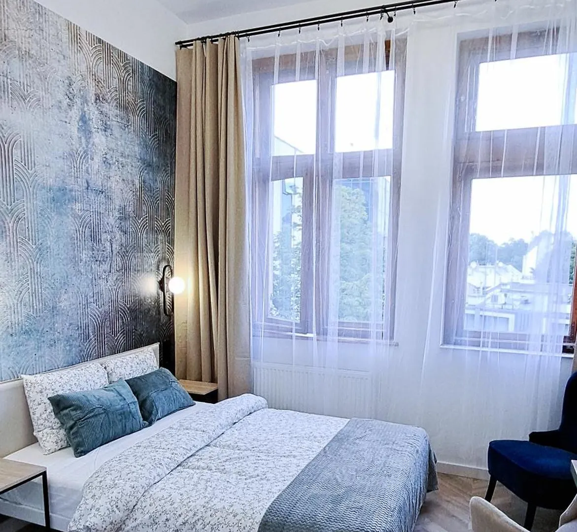 Lion Apartments - Platinium contacts